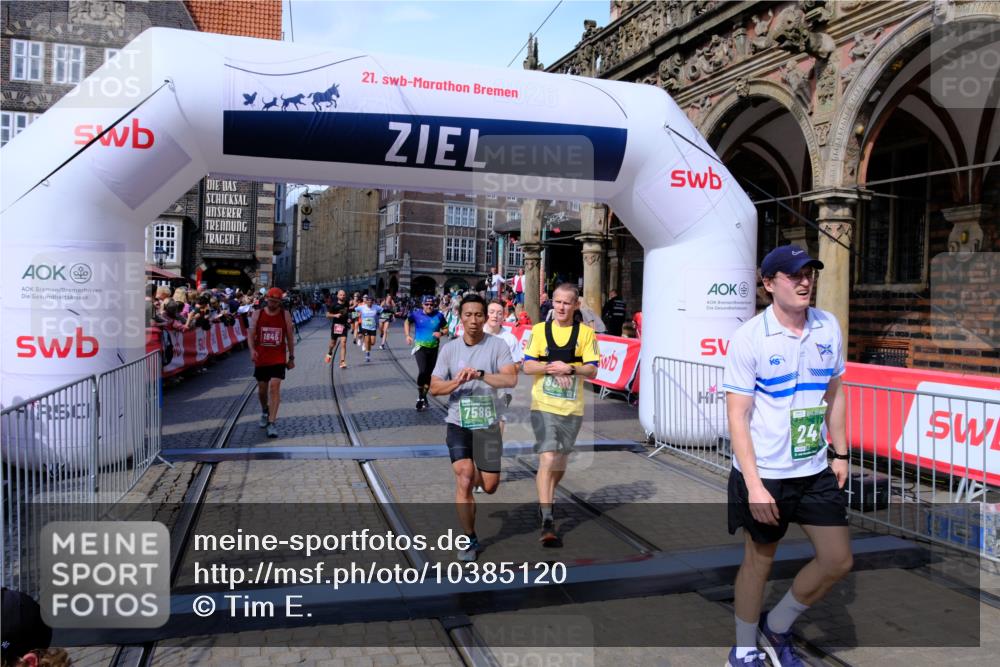 13.09.2026 - 21. swb-Marathon Bremen Tim E. http://msf.ph/oto/10385120 13.09.2026 13:22:57 Ziel 388, 913, 1933, 2402, 2481, 2771, 2806, 4483, 4697, 6707, 6792, 6891, 7586, 8547, 8551, 8694, 9090, 9510 meine-sportfotos.de