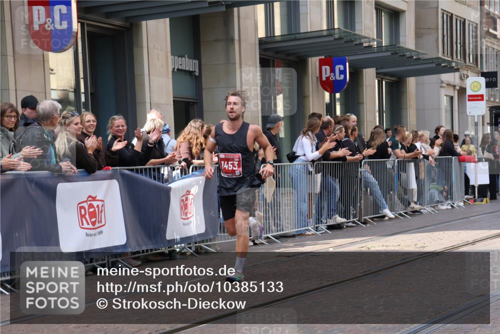 13.09.2026 - 21. swb-Marathon Bremen Strokosch-Dieckow http://msf.ph/oto/10385133 13.09.2026 12:51:17 Ziel 1126, 3617, 13033, 858, 1453, 1639, 13033 meine-sportfotos.de