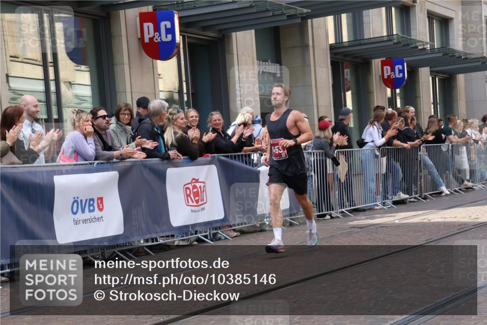 13.09.2026 - 21. swb-Marathon Bremen Strokosch-Dieckow http://msf.ph/oto/10385146 13.09.2026 12:51:17 Ziel 1126, 3617, 13033, 858, 1453, 1639, 13033 meine-sportfotos.de