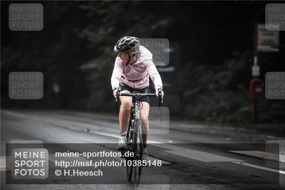 13.09.2026 - Stadtparktriathlon H.Heesch http://msf.ph/oto/10385148 13.09.2026 12:38:14 Radfahren 1123, 1140, 1179 meine-sportfotos.de