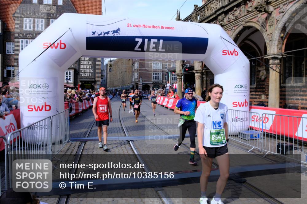 13.09.2026 - 21. swb-Marathon Bremen Tim E. http://msf.ph/oto/10385156 13.09.2026 13:22:59 Ziel 388, 913, 2402, 2481, 2771, 2806, 4483, 4697, 6707, 6737, 6792, 6891, 7586, 8547, 8551, 8694, 9090, 9510 meine-sportfotos.de