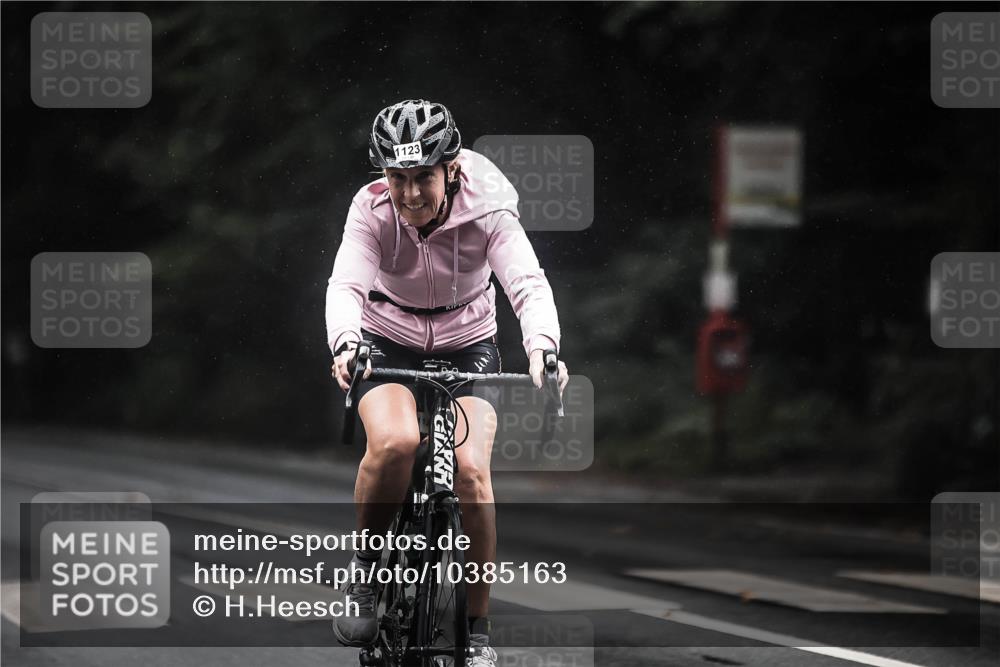 13.09.2026 - Stadtparktriathlon H.Heesch http://msf.ph/oto/10385163 13.09.2026 12:38:14 Radfahren 1123, 1140, 1179 meine-sportfotos.de