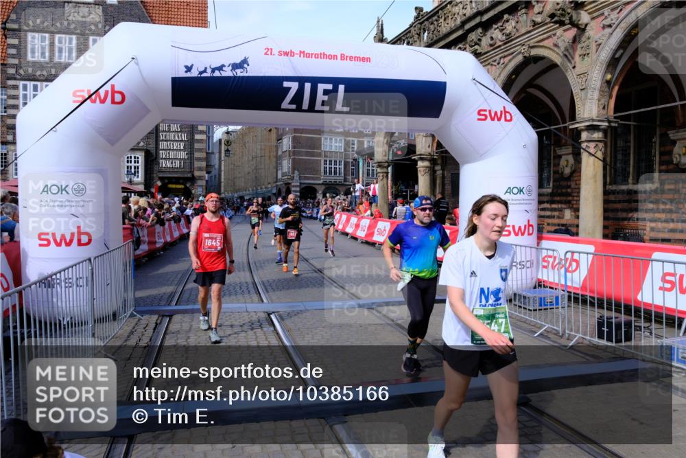 13.09.2026 - 21. swb-Marathon Bremen Tim E. http://msf.ph/oto/10385166 13.09.2026 13:22:59 Ziel 388, 913, 2402, 2481, 2771, 2806, 4483, 4697, 6707, 6737, 6792, 6891, 7586, 8547, 8551, 8694, 9090, 9510 meine-sportfotos.de