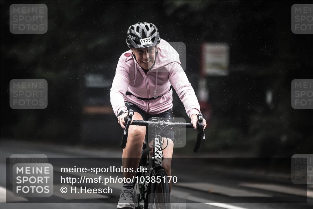 13.09.2026 - Stadtparktriathlon H.Heesch http://msf.ph/oto/10385170 13.09.2026 12:38:14 Radfahren 1123, 1140, 1179 meine-sportfotos.de