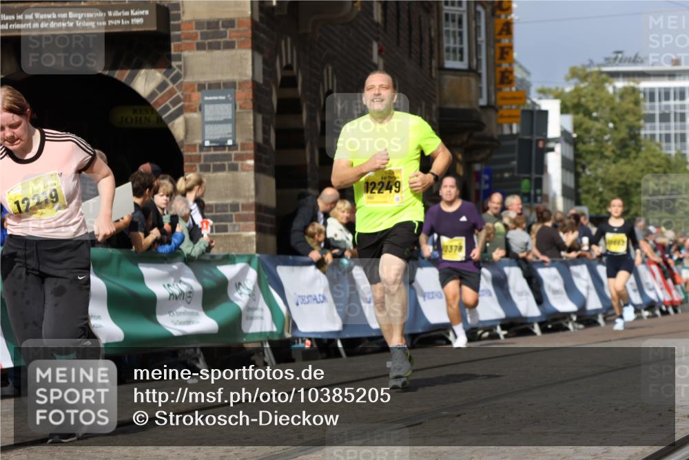 13.09.2026 - 21. swb-Marathon Bremen Strokosch-Dieckow http://msf.ph/oto/10385205 13.09.2026 11:06:58 Ziel 10323, 10654, 10795, 10849, 10989, 11021, 11066, 11240, 11370, 12146, 12219, 12485, 10156, 10360, 11100, 11393, 11439, 11600, 11684, 11696, 11822, 11823, 12255 meine-sportfotos.de