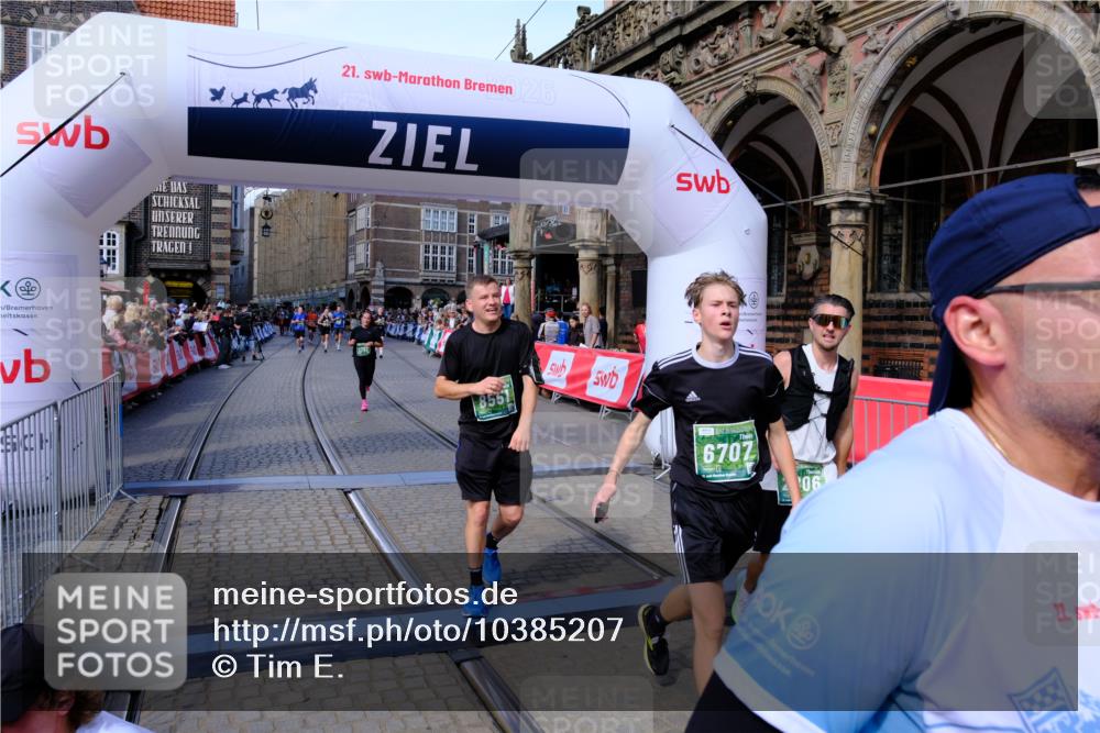 13.09.2026 - 21. swb-Marathon Bremen Tim E. http://msf.ph/oto/10385207 13.09.2026 13:23:07 Ziel 388, 913, 1963, 2040, 2402, 2771, 2806, 3145, 3560, 6707, 6737, 6792, 8377, 8551, 8646, 9090, 9510 meine-sportfotos.de