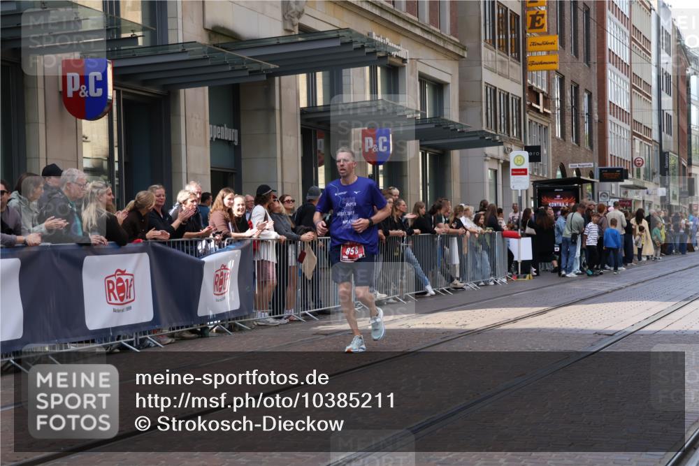 13.09.2026 - 21. swb-Marathon Bremen Strokosch-Dieckow http://msf.ph/oto/10385211 13.09.2026 12:51:23 Ziel 482, 943, 1126, 858, 1453, 3617, 13033 meine-sportfotos.de