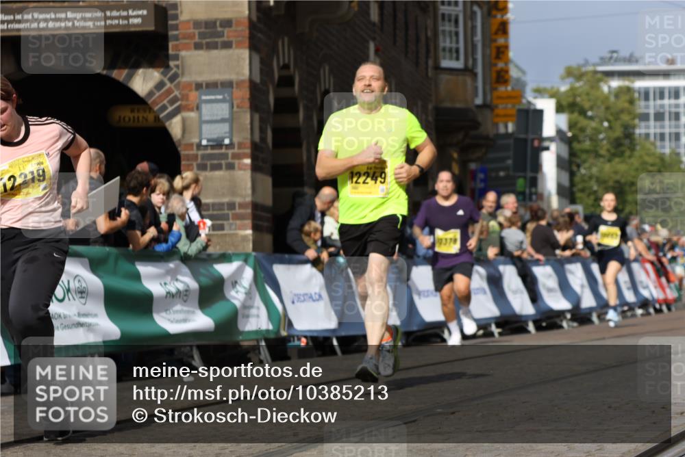 13.09.2026 - 21. swb-Marathon Bremen Strokosch-Dieckow http://msf.ph/oto/10385213 13.09.2026 11:06:58 Ziel 10323, 10654, 10795, 10849, 10989, 11021, 11066, 11240, 11370, 12146, 12219, 12485, 10156, 10360, 11100, 11393, 11439, 11600, 11684, 11696, 11822, 11823, 12255 meine-sportfotos.de