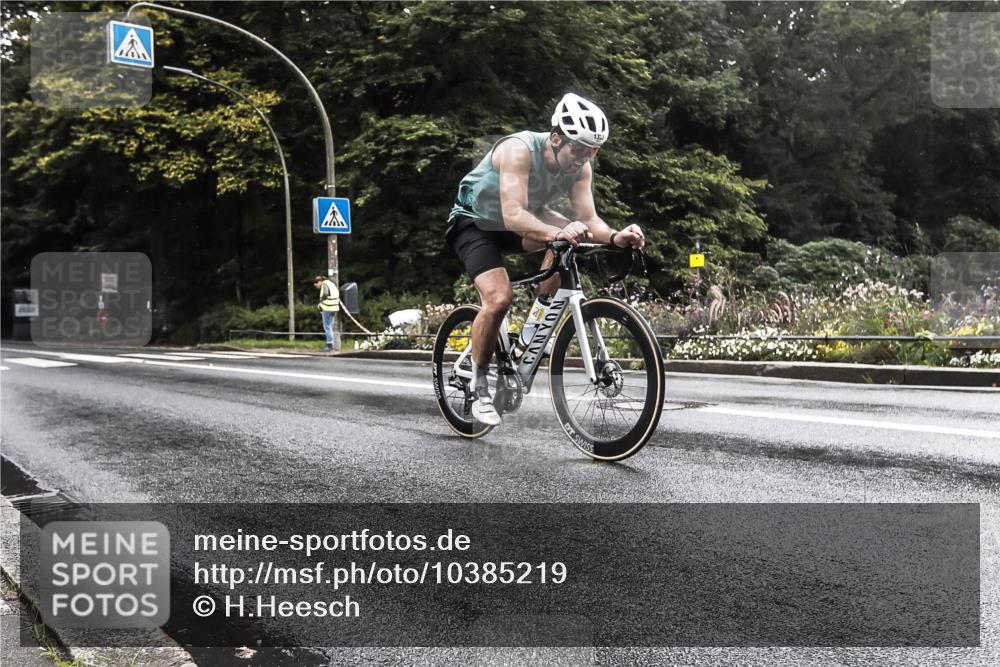 13.09.2026 - Stadtparktriathlon H.Heesch http://msf.ph/oto/10385219 13.09.2026 13:13:17 Radfahren 1323, 1386 meine-sportfotos.de