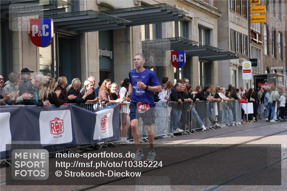 13.09.2026 - 21. swb-Marathon Bremen Strokosch-Dieckow http://msf.ph/oto/10385224 13.09.2026 12:51:24 Ziel 482, 943, 1126, 858, 1453, 3617, 13033 meine-sportfotos.de