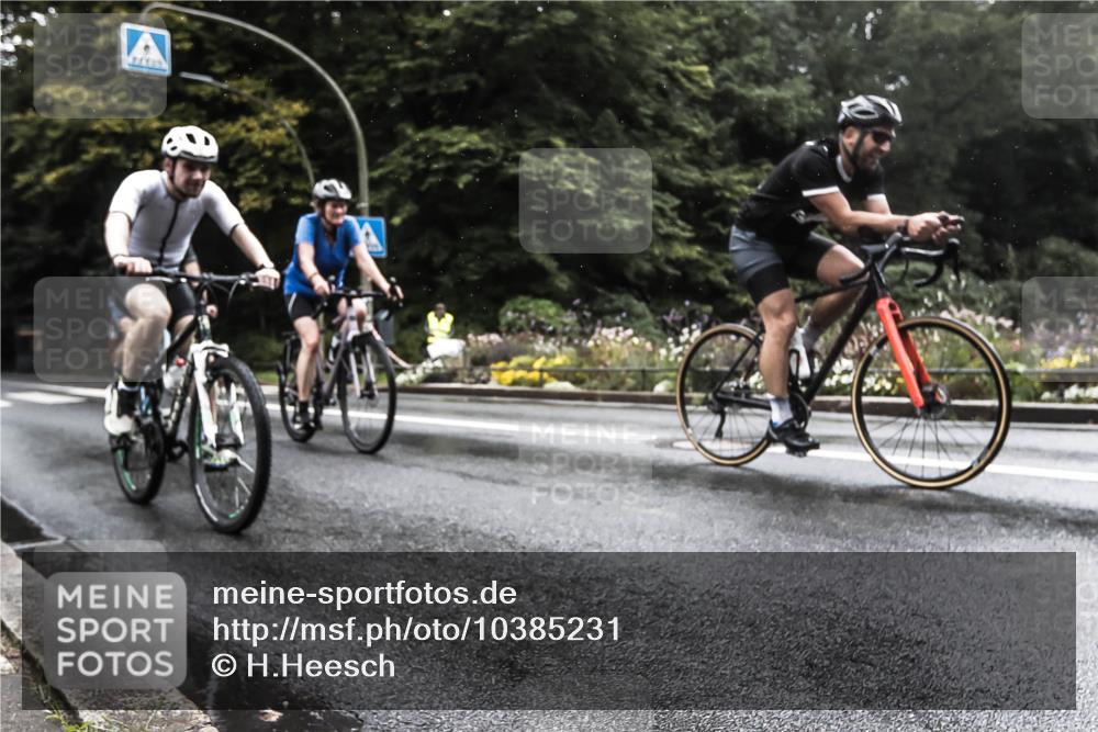 13.09.2026 - Stadtparktriathlon H.Heesch http://msf.ph/oto/10385231 13.09.2026 13:13:31 Radfahren 1208, 1311, 1372, 1401, 1424 meine-sportfotos.de