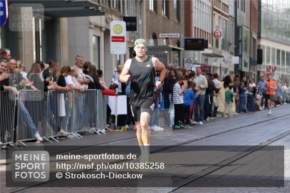13.09.2026 - 21. swb-Marathon Bremen Strokosch-Dieckow http://msf.ph/oto/10385258 13.09.2026 12:51:57 Ziel 959, 1357, 1507, 482, 943, 1126 meine-sportfotos.de