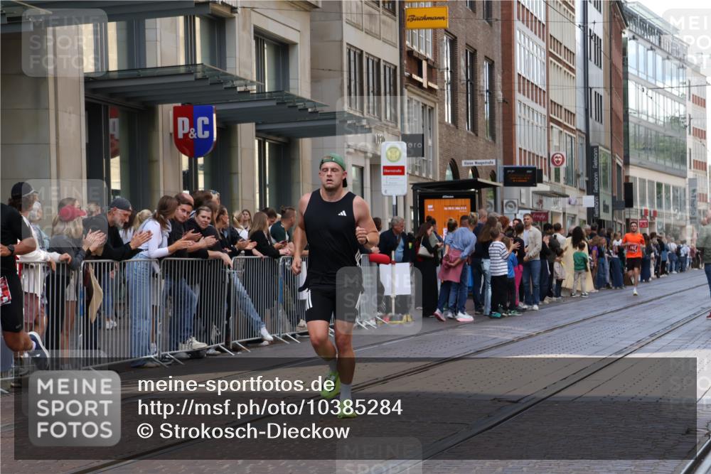 13.09.2026 - 21. swb-Marathon Bremen Strokosch-Dieckow http://msf.ph/oto/10385284 13.09.2026 12:51:58 Ziel 959, 1357, 1507, 482, 943, 1126 meine-sportfotos.de