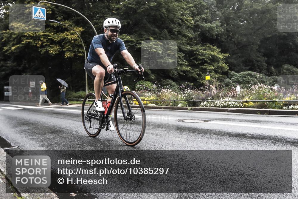 13.09.2026 - Stadtparktriathlon H.Heesch http://msf.ph/oto/10385297 13.09.2026 13:14:15 Radfahren 1343, 1344, 1353 meine-sportfotos.de