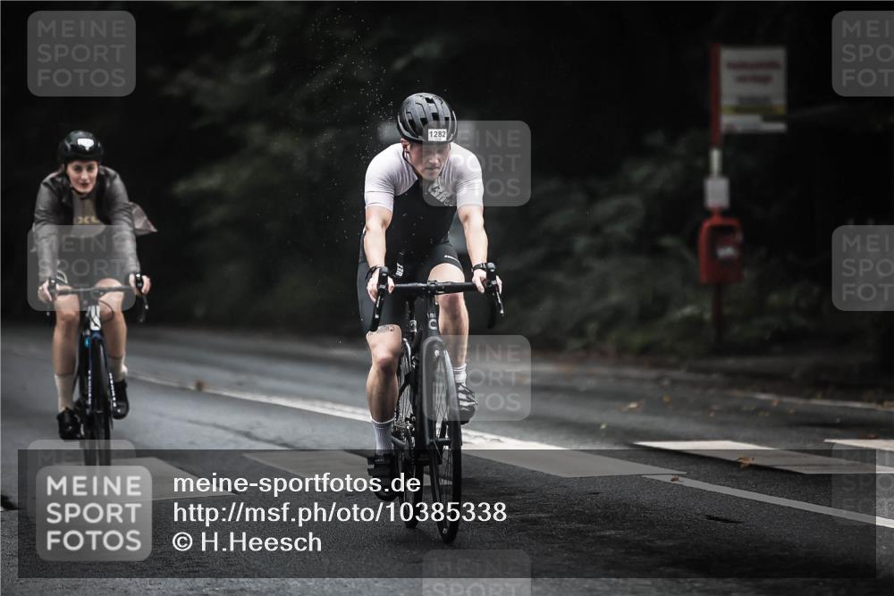13.09.2026 - Stadtparktriathlon H.Heesch http://msf.ph/oto/10385338 13.09.2026 12:38:35 Radfahren 950, 959, 1105, 1133, 1176, 1282 meine-sportfotos.de