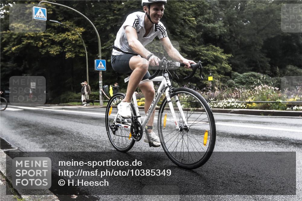 13.09.2026 - Stadtparktriathlon H.Heesch http://msf.ph/oto/10385349 13.09.2026 13:15:05 Radfahren 1211 meine-sportfotos.de