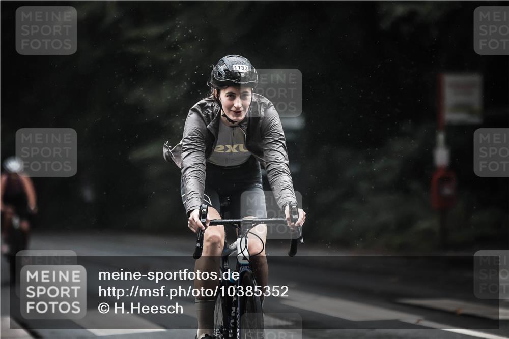 13.09.2026 - Stadtparktriathlon H.Heesch http://msf.ph/oto/10385352 13.09.2026 12:38:36 Radfahren 1105, 1133, 1176, 1282 meine-sportfotos.de
