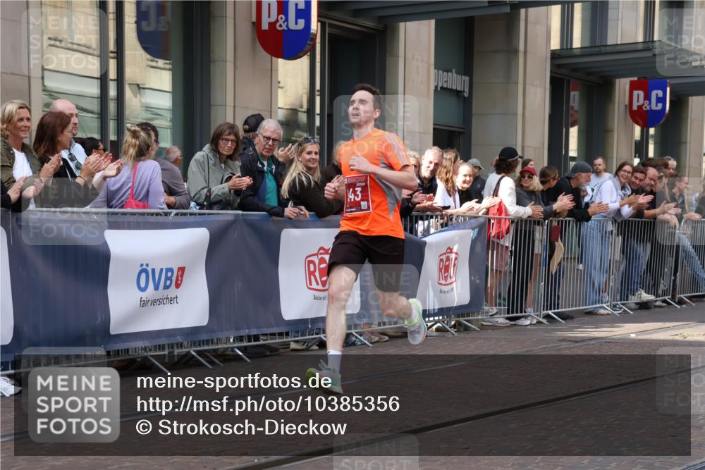13.09.2026 - 21. swb-Marathon Bremen Strokosch-Dieckow http://msf.ph/oto/10385356 13.09.2026 12:52:05 Ziel 525, 959, 1357, 1507, 7768, 482, 943, 1126 meine-sportfotos.de