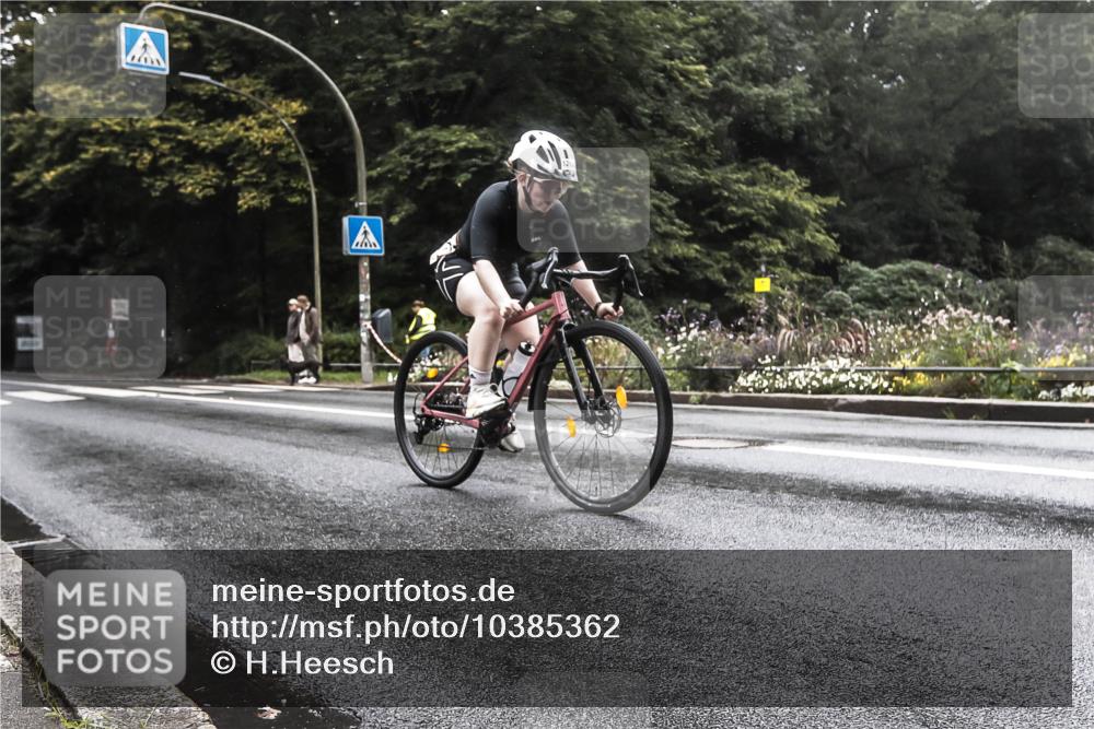 13.09.2026 - Stadtparktriathlon H.Heesch http://msf.ph/oto/10385362 13.09.2026 13:15:11 Radfahren 1210 meine-sportfotos.de
