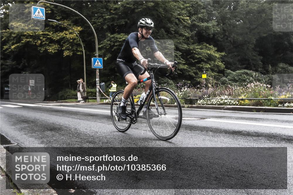 13.09.2026 - Stadtparktriathlon H.Heesch http://msf.ph/oto/10385366 13.09.2026 13:15:18 Radfahren 1310, 1376, 1381 meine-sportfotos.de