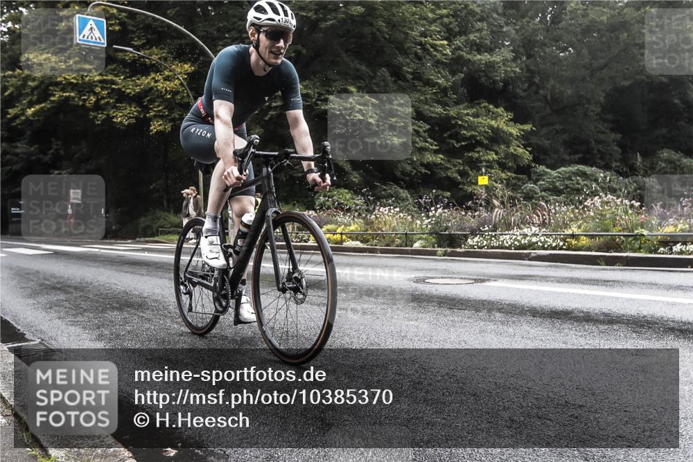 13.09.2026 - Stadtparktriathlon H.Heesch http://msf.ph/oto/10385370 13.09.2026 13:15:20 Radfahren 1304, 1376, 1381 meine-sportfotos.de