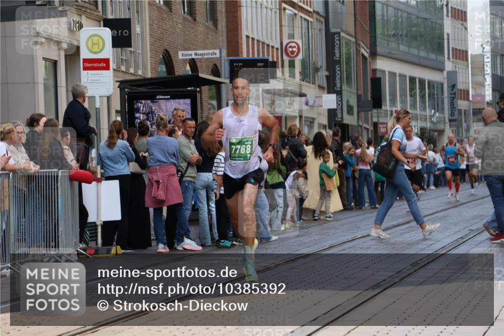13.09.2026 - 21. swb-Marathon Bremen Strokosch-Dieckow http://msf.ph/oto/10385392 13.09.2026 12:52:16 Ziel 525, 553, 1507, 7768, 8729, 959, 1357 meine-sportfotos.de