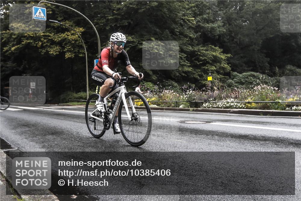 13.09.2026 - Stadtparktriathlon H.Heesch http://msf.ph/oto/10385406 13.09.2026 13:15:55 Radfahren 1221, 1307 meine-sportfotos.de