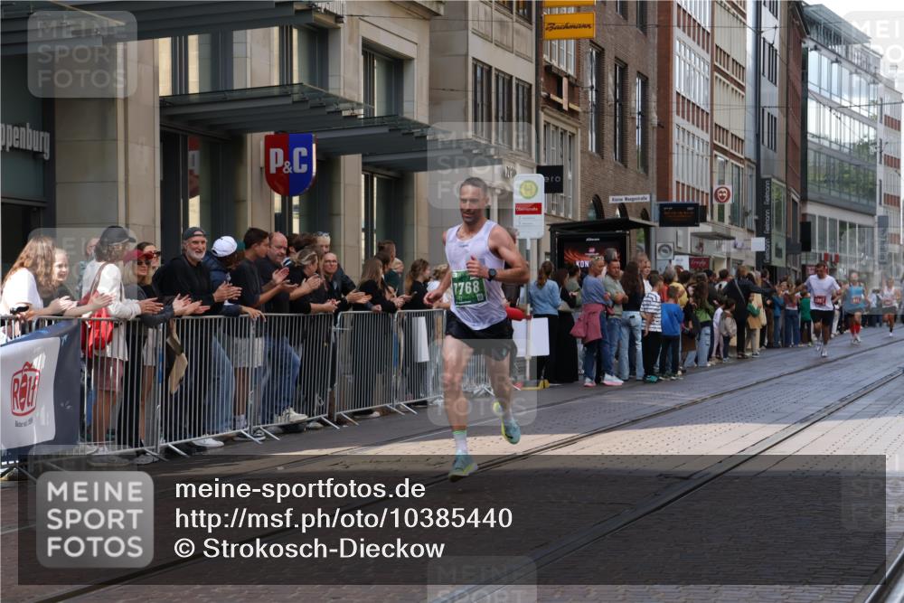 13.09.2026 - 21. swb-Marathon Bremen Strokosch-Dieckow http://msf.ph/oto/10385440 13.09.2026 12:52:18 Ziel 525, 553, 7244, 7768, 8729, 959, 1357, 1507 meine-sportfotos.de