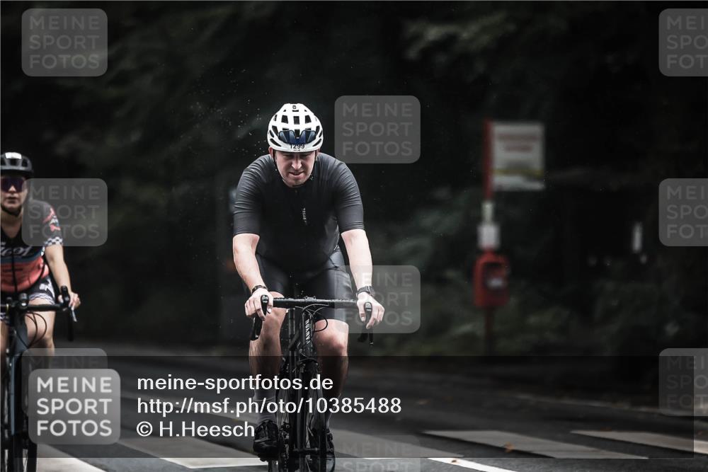 13.09.2026 - Stadtparktriathlon H.Heesch http://msf.ph/oto/10385488 13.09.2026 12:38:50 Radfahren 996, 1091, 1109, 1202, 1273, 1299 meine-sportfotos.de