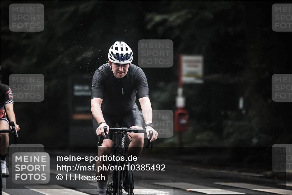 13.09.2026 - Stadtparktriathlon H.Heesch http://msf.ph/oto/10385492 13.09.2026 12:38:50 Radfahren 996, 1091, 1109, 1202, 1273, 1299 meine-sportfotos.de