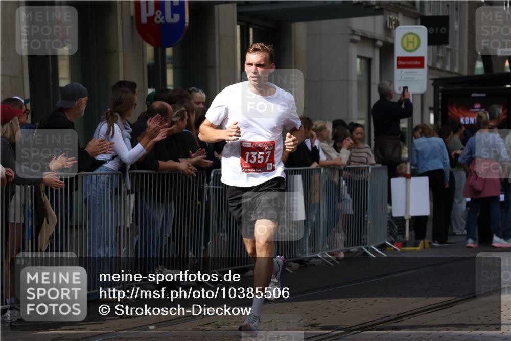 13.09.2026 - 21. swb-Marathon Bremen Strokosch-Dieckow http://msf.ph/oto/10385506 13.09.2026 12:52:26 Ziel 417, 525, 553, 2100, 7244, 7768, 8729, 525, 959, 1357, 1507 meine-sportfotos.de