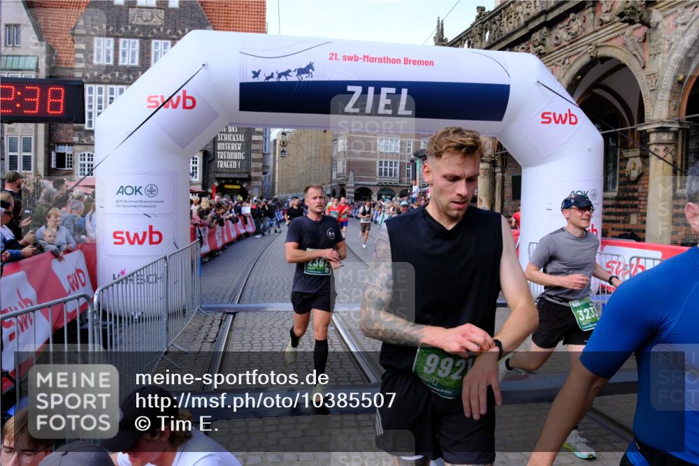 13.09.2026 - 21. swb-Marathon Bremen Tim E. http://msf.ph/oto/10385507 13.09.2026 13:23:27 Ziel 1809, 1900, 1935, 2306, 2367, 2427, 2827, 2899, 2914, 2961, 3098, 3233, 3374, 3729, 3920, 5114, 7909, 8045, 8231, 8304, 8671, 8672, 8732, 8787, 8819, 8820, 9827, 9921, 10127 meine-sportfotos.de