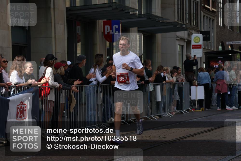 13.09.2026 - 21. swb-Marathon Bremen Strokosch-Dieckow http://msf.ph/oto/10385518 13.09.2026 12:52:26 Ziel 417, 525, 553, 2100, 7244, 7768, 8729, 525, 959, 1357, 1507 meine-sportfotos.de