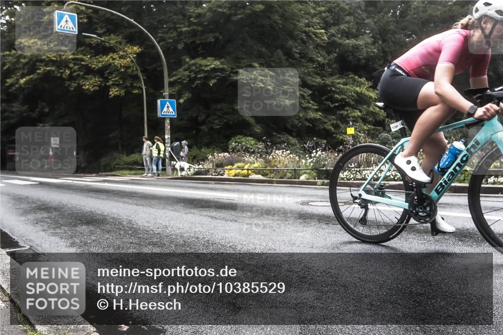 13.09.2026 - Stadtparktriathlon H.Heesch http://msf.ph/oto/10385529 13.09.2026 13:17:42 Radfahren 1231, 1389, 1427 meine-sportfotos.de