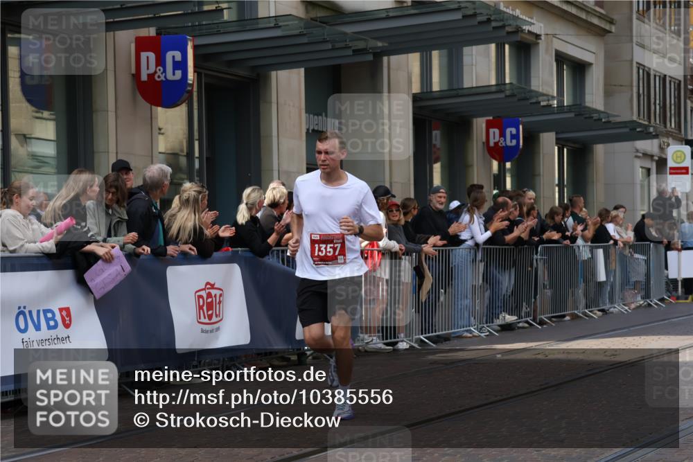 13.09.2026 - 21. swb-Marathon Bremen Strokosch-Dieckow http://msf.ph/oto/10385556 13.09.2026 12:52:28 Ziel 417, 553, 2100, 7244, 8077, 8729, 9522, 525, 959, 1357, 1507, 7768 meine-sportfotos.de