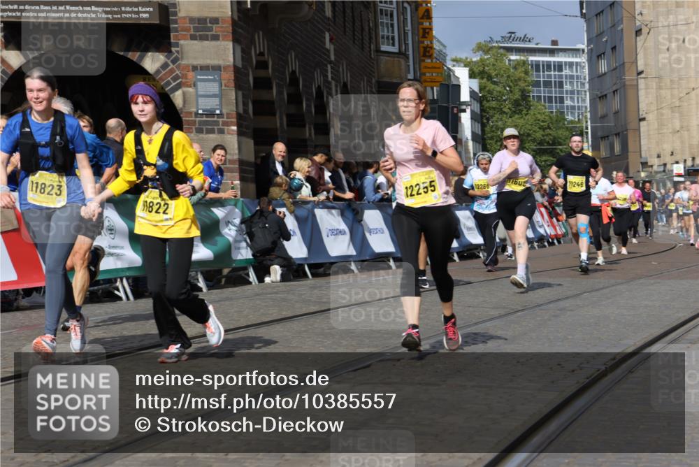 13.09.2026 - 21. swb-Marathon Bremen Strokosch-Dieckow http://msf.ph/oto/10385557 13.09.2026 11:07:21 Ziel 10156, 10360, 10378, 10663, 11100, 11257, 11393, 11439, 11684, 10138, 10279, 10280, 10363, 10364, 10501, 10505, 10695, 10748, 10907, 11417, 11767, 11865, 11899, 12167, 12168, 12210, 12277, 12419 meine-sportfotos.de