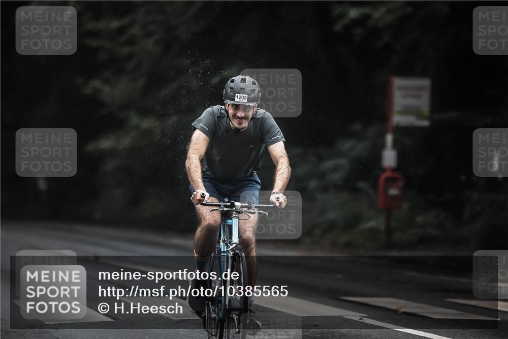 13.09.2026 - Stadtparktriathlon H.Heesch http://msf.ph/oto/10385565 13.09.2026 12:39:03 Radfahren 1111, 1208, 1250 meine-sportfotos.de