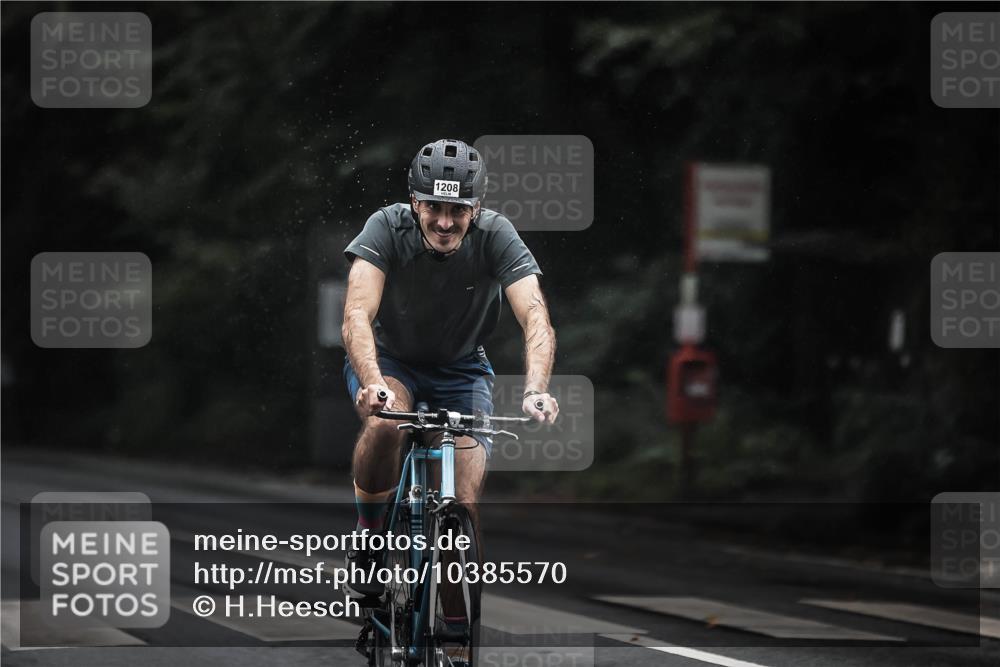 13.09.2026 - Stadtparktriathlon H.Heesch http://msf.ph/oto/10385570 13.09.2026 12:39:03 Radfahren 1111, 1208, 1250 meine-sportfotos.de
