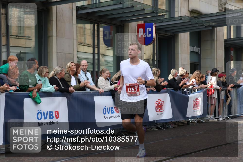 13.09.2026 - 21. swb-Marathon Bremen Strokosch-Dieckow http://msf.ph/oto/10385577 13.09.2026 12:52:28 Ziel 417, 553, 2100, 7244, 8077, 8729, 9522, 525, 959, 1357, 1507, 7768 meine-sportfotos.de