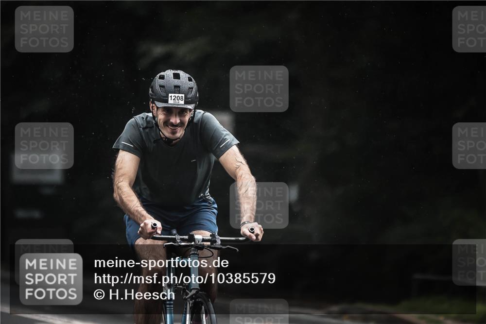 13.09.2026 - Stadtparktriathlon H.Heesch http://msf.ph/oto/10385579 13.09.2026 12:39:04 Radfahren 1111, 1208, 1250 meine-sportfotos.de
