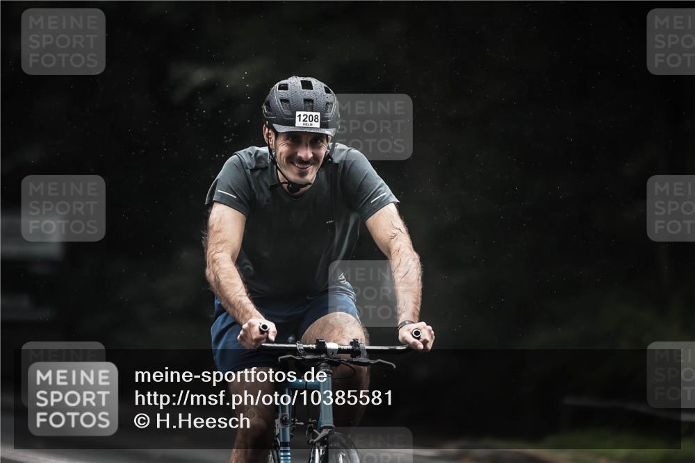 13.09.2026 - Stadtparktriathlon H.Heesch http://msf.ph/oto/10385581 13.09.2026 12:39:04 Radfahren 1111, 1208, 1250 meine-sportfotos.de