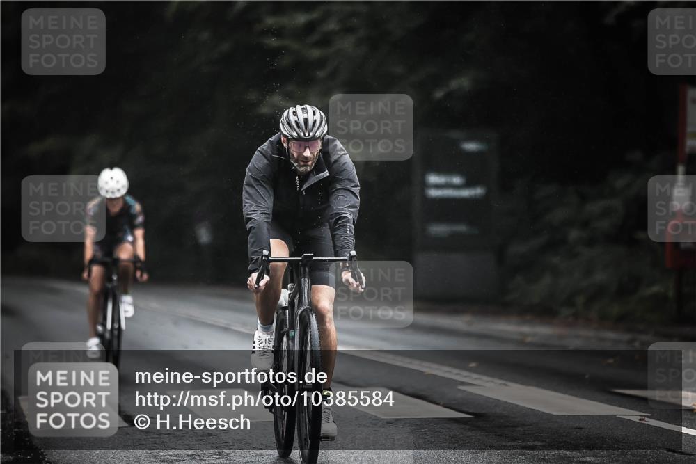 13.09.2026 - Stadtparktriathlon H.Heesch http://msf.ph/oto/10385584 13.09.2026 12:39:08 Radfahren 1111, 1208, 1250 meine-sportfotos.de