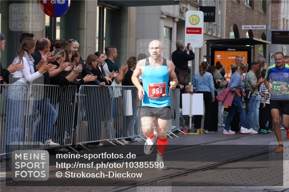 13.09.2026 - 21. swb-Marathon Bremen Strokosch-Dieckow http://msf.ph/oto/10385590 13.09.2026 12:52:29 Ziel 417, 553, 2100, 7244, 8077, 8729, 9522, 525, 959, 1357, 1507, 7768 meine-sportfotos.de