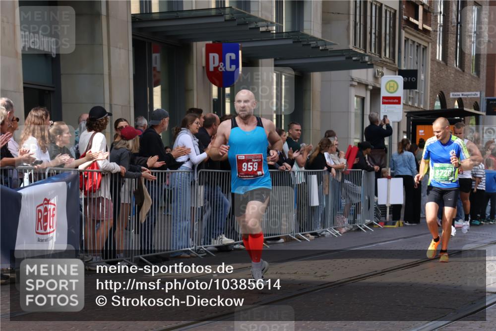 13.09.2026 - 21. swb-Marathon Bremen Strokosch-Dieckow http://msf.ph/oto/10385614 13.09.2026 12:52:30 Ziel 417, 553, 2100, 7244, 8077, 8729, 9522, 525, 959, 1357, 1507, 7768 meine-sportfotos.de