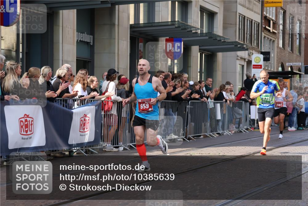 13.09.2026 - 21. swb-Marathon Bremen Strokosch-Dieckow http://msf.ph/oto/10385639 13.09.2026 12:52:31 Ziel 417, 553, 2100, 7244, 8077, 8729, 9522, 525, 959, 1357, 1507, 7768 meine-sportfotos.de