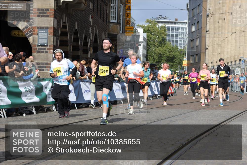 13.09.2026 - 21. swb-Marathon Bremen Strokosch-Dieckow http://msf.ph/oto/10385655 13.09.2026 11:07:25 Ziel 10156, 10360, 11100, 11257, 11393, 11439, 11600, 11684, 11696, 11822, 11823, 12255, 10138, 10279, 10280, 10363, 10364, 10501, 10505, 10580, 10907, 10935, 11223, 11643, 11767, 11899, 11924, 11934, 12167, 12168, 12194, 12210, 12277, 12419, 12509 meine-sportfotos.de