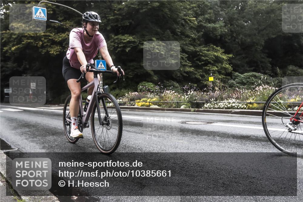13.09.2026 - Stadtparktriathlon H.Heesch http://msf.ph/oto/10385661 13.09.2026 13:18:51 Radfahren 1363, 1392, 1411, 1463, 1468 meine-sportfotos.de