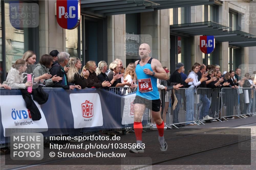 13.09.2026 - 21. swb-Marathon Bremen Strokosch-Dieckow http://msf.ph/oto/10385663 13.09.2026 12:52:32 Ziel 417, 553, 2100, 7244, 8077, 8729, 9522, 525, 959, 1357, 1507, 7768 meine-sportfotos.de