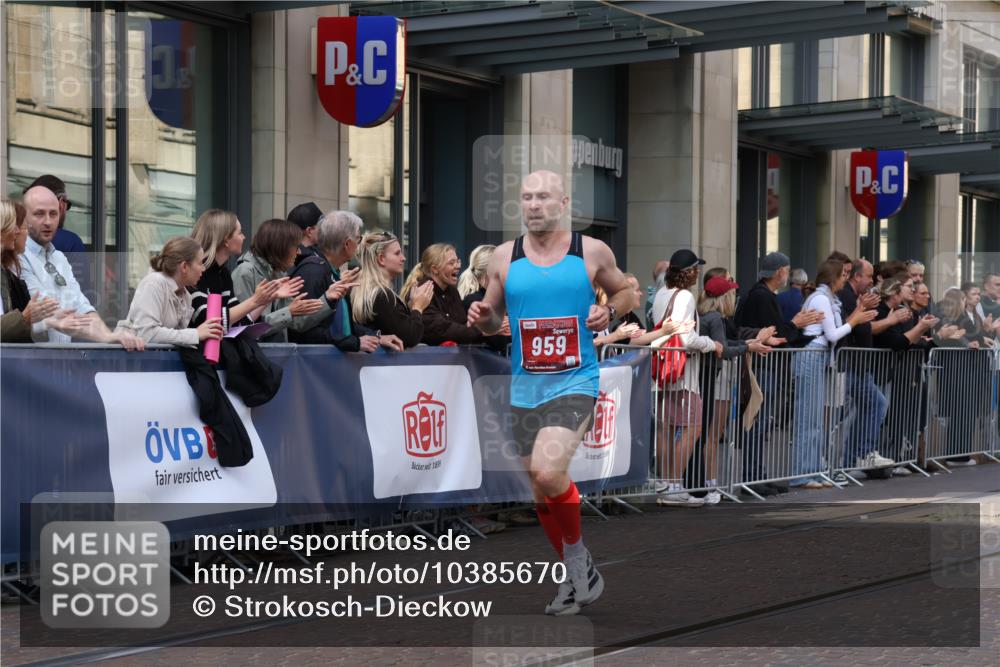 13.09.2026 - 21. swb-Marathon Bremen Strokosch-Dieckow http://msf.ph/oto/10385670 13.09.2026 12:52:32 Ziel 417, 553, 2100, 7244, 8077, 8729, 9522, 525, 959, 1357, 1507, 7768 meine-sportfotos.de