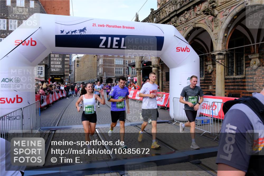 13.09.2026 - 21. swb-Marathon Bremen Tim E. http://msf.ph/oto/10385672 13.09.2026 13:23:42 Ziel 672, 2306, 2371, 2409, 2427, 2899, 3078, 3173, 3531, 3861, 3939, 5820, 5821, 6848, 6923, 8045, 8560, 8863, 9088, 9196, 9436, 9827, 10127 meine-sportfotos.de
